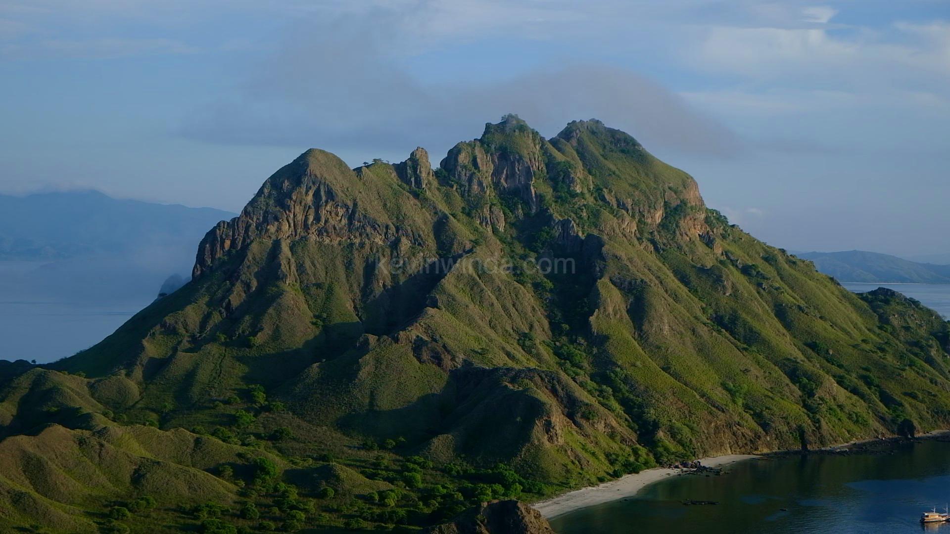 Padar Island mountain sunrise, bay | Bali Komodo Island Tour, Indonesia boat trip sailing adventure