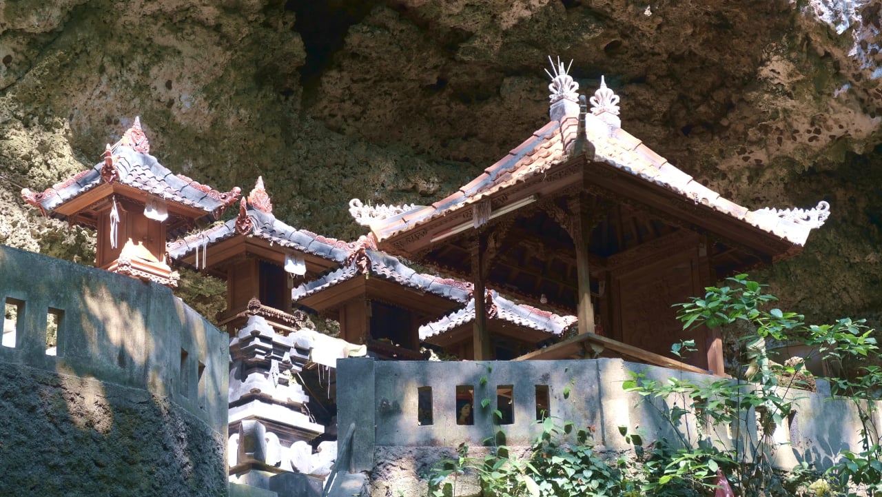 Uluwatu Temple on a Hidden Rock Cliff – Bali Temples. Jungle Temple roofs view, DSCF0087