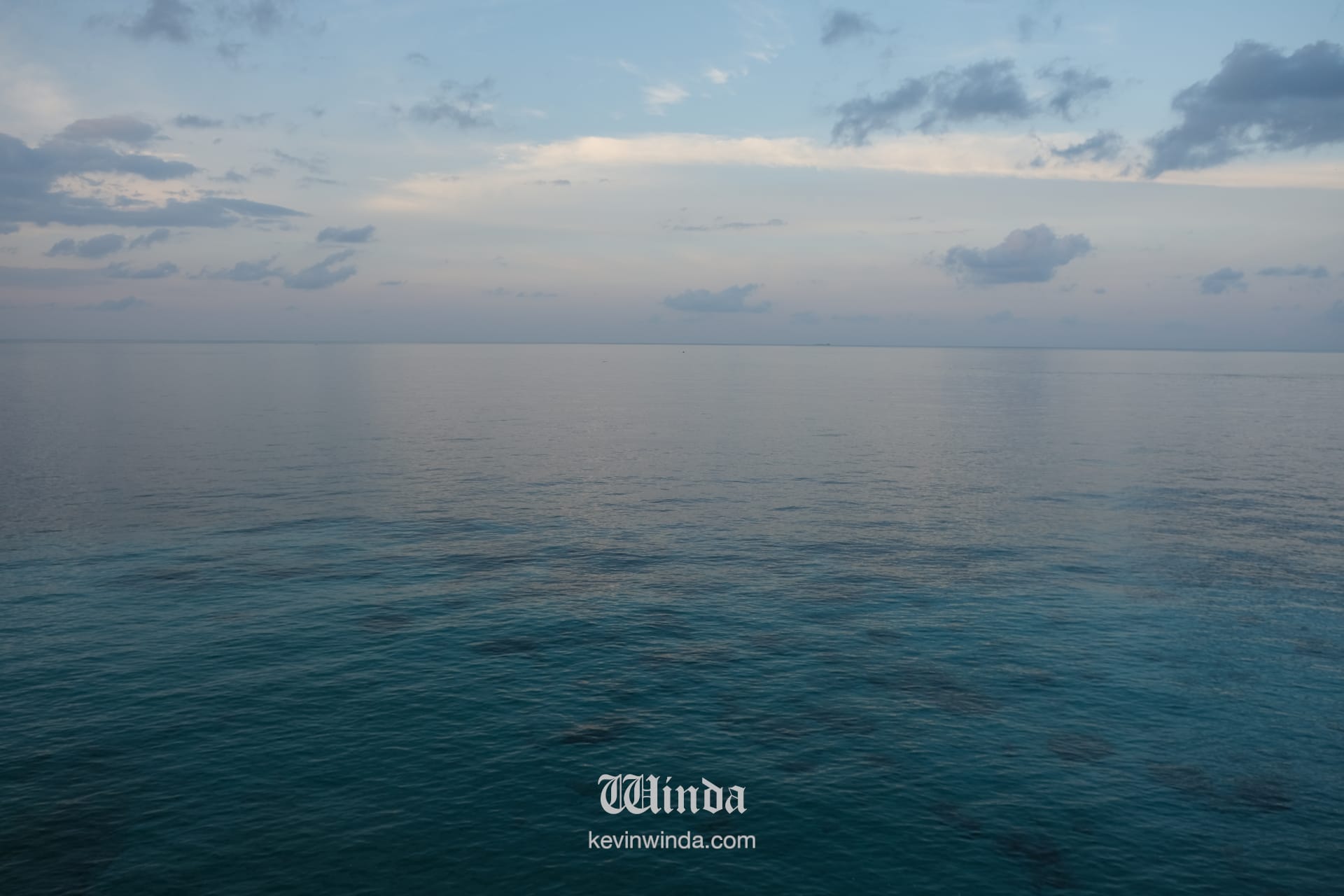 Step-by-step guide to practicing horizon gaze meditation with a soft gaze on the ocean horizon to reduce stress and expand awareness - Seagull Kevin Winda