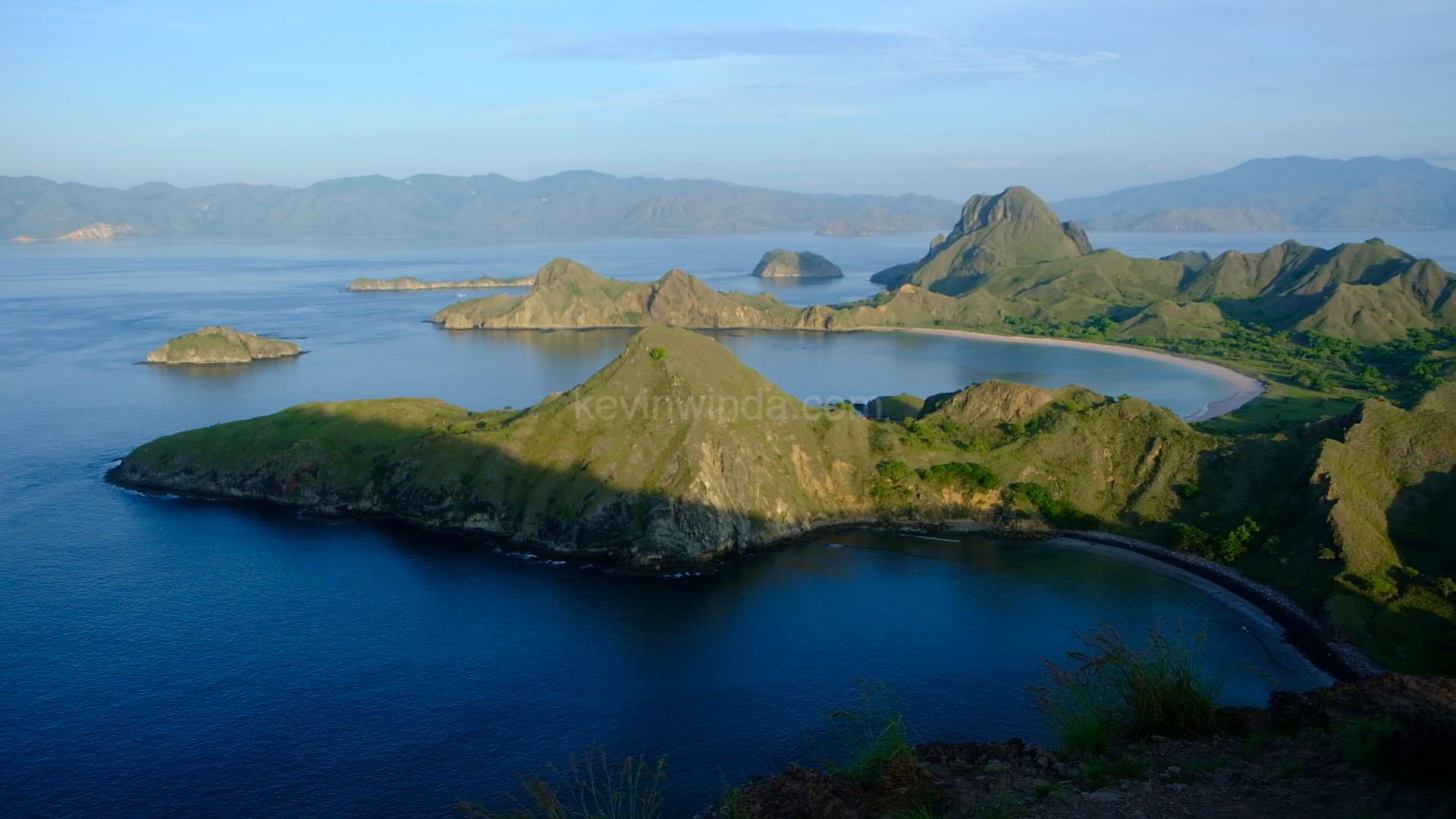Padar Island beach, mountains sunrise | Bali Komodo Island Tour, Indonesia boat trip sailing adventure