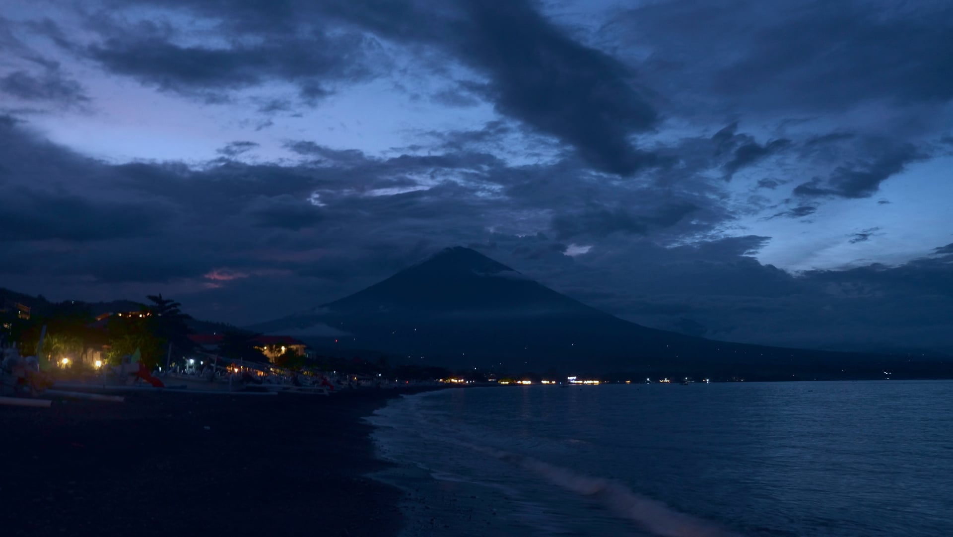 Amed Beach, Bali, Indonesia. Beach at night | Kevin Winda