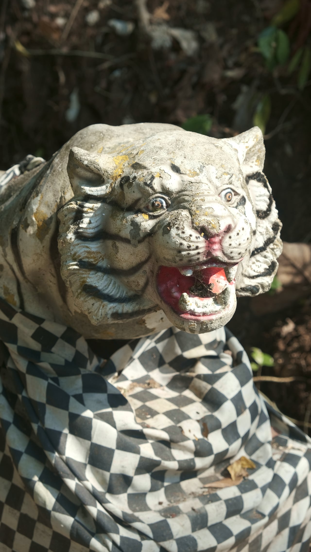 Tiger sculpture at Uluwatu Temple on a Rock Cliff, Hidden Balinese Hindu, Jungle Temple sculpture DSCF0107