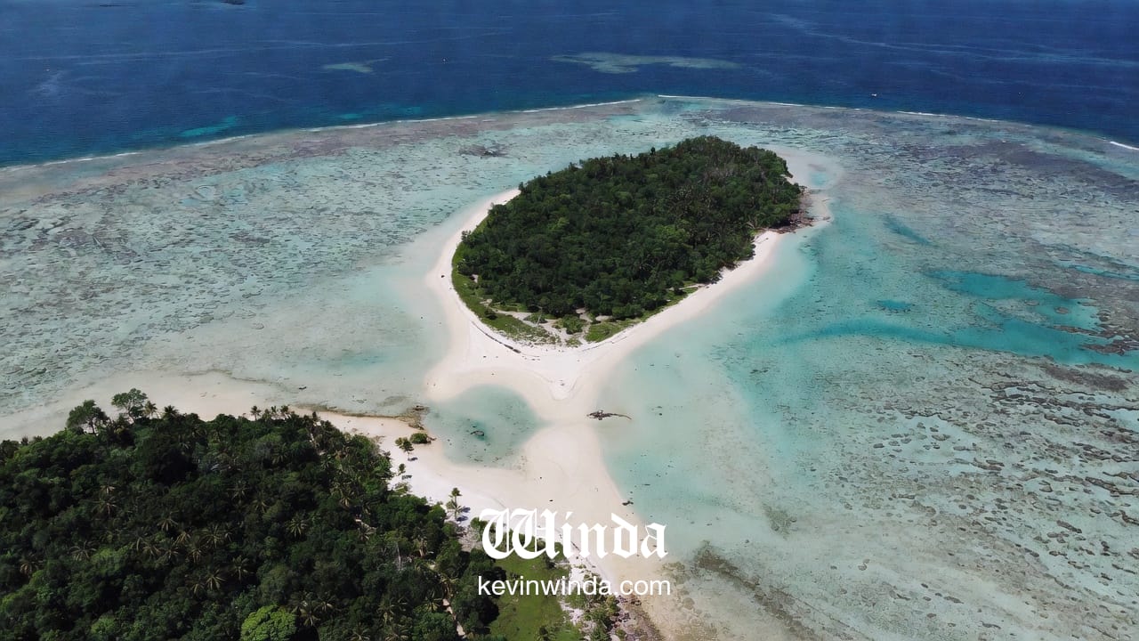 Wakatobi remote island - Indonesia sailing tour, Buton turquoise waters - Kevin Winda Wellness Academy